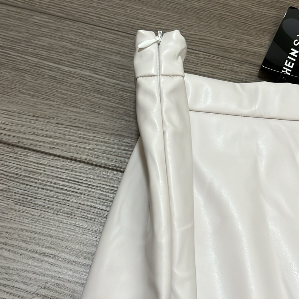 White skirt - Picture 6 of 6